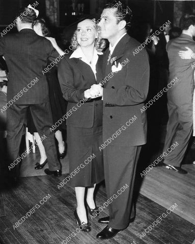 candid Alice Faye out w Tony Martin 1525-30