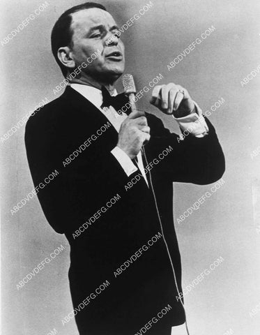 Frank Sinatra singing away 1525-33