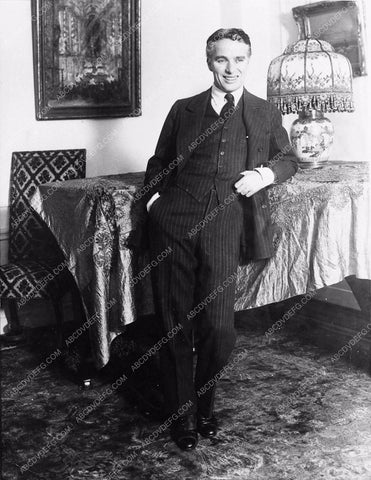 candid Charles Chaplin c 1927 at home 1551-29