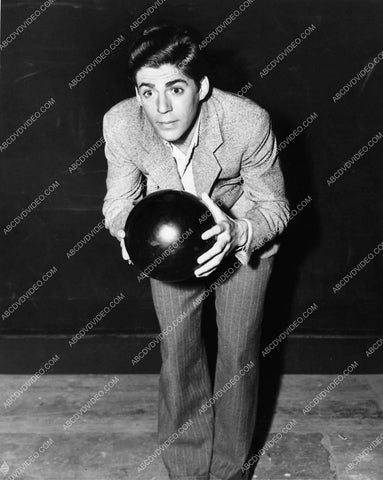 candid Billy Halop w the bowling ball 1564-17