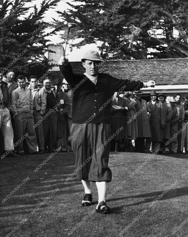 Bing Crosby having fun on the golf course 1565-06