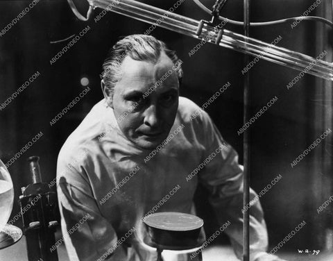 Lionel Atwill in the laboratory horror film The Vampire Bat 1628-20
