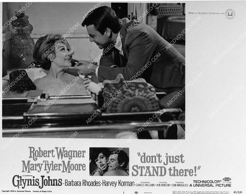 Glynis Johns Robert Wagner film Don't Just Stand There 1630-01