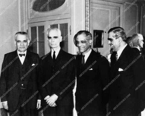 candid Boris Karloff out w some folks 1645a-15