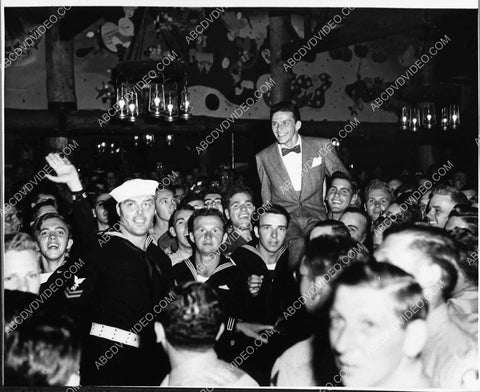 Frank Sinatra making an appearance and the servicemen happy 1729-32