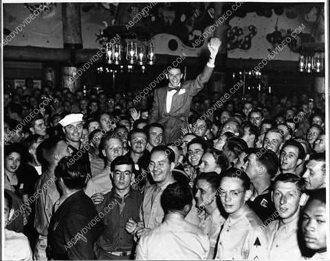 Frank Sinatra making an appearance and the servicemen happy 1729-33