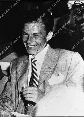 candid Frank Sinatra 1729-35