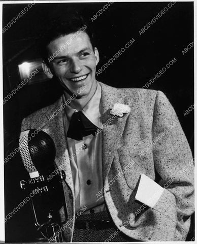 Frank Sinatra in the CBS recording studio 1730-01