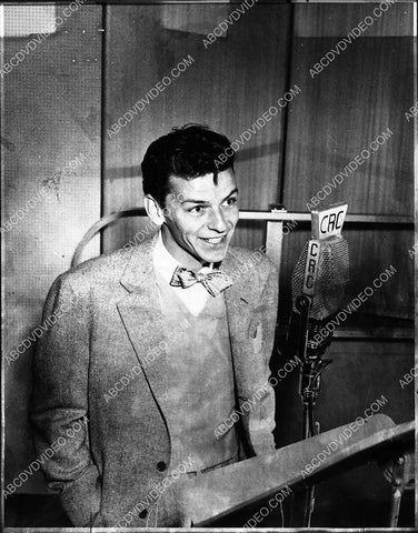 Frank Sinatra in the recording studio 1731-03