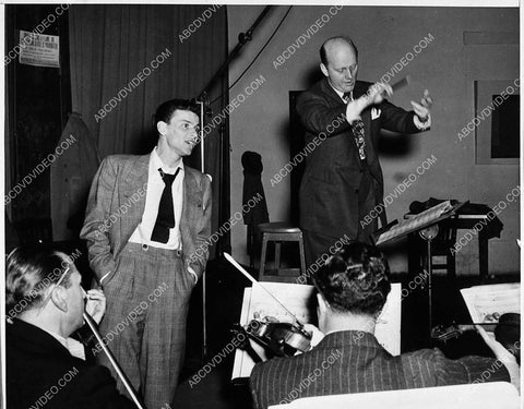 Frank Sinatra a conductor and the band 1731-06