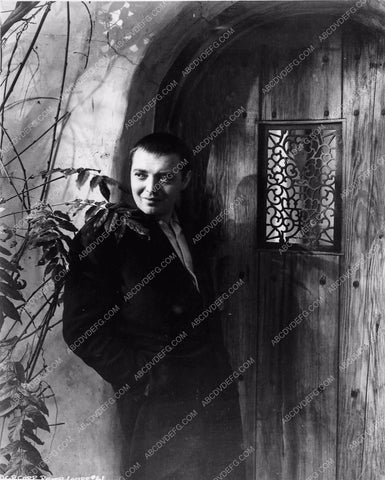 candid Peter Lorre at home 1733-21