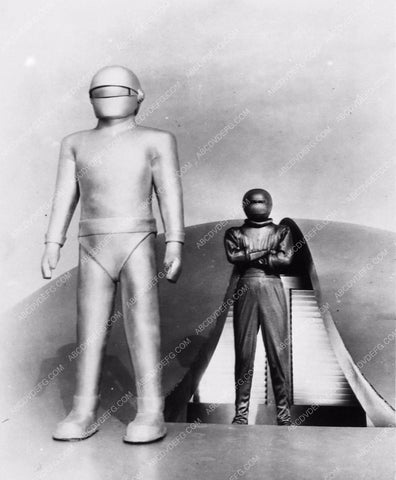 Klaatu and Gort original sci-fi film Day the Earth Stood Still 1774-05