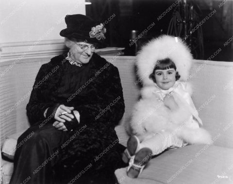 Lionel Barrymore in The Devil Doll behind the scenes candid 1804-13