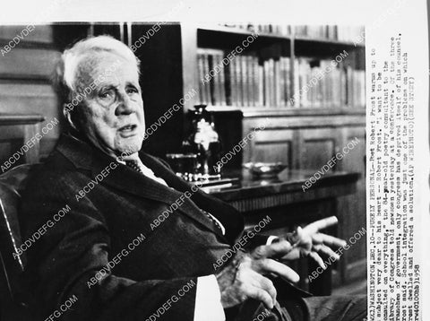 news photo poet Robert Frost 1827-07