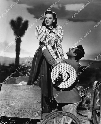 Judy Garland John Hodiak film The Harvey Girls 1854-32