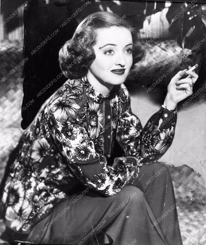 Bette Davis smoking and stylish portrait 1864-17