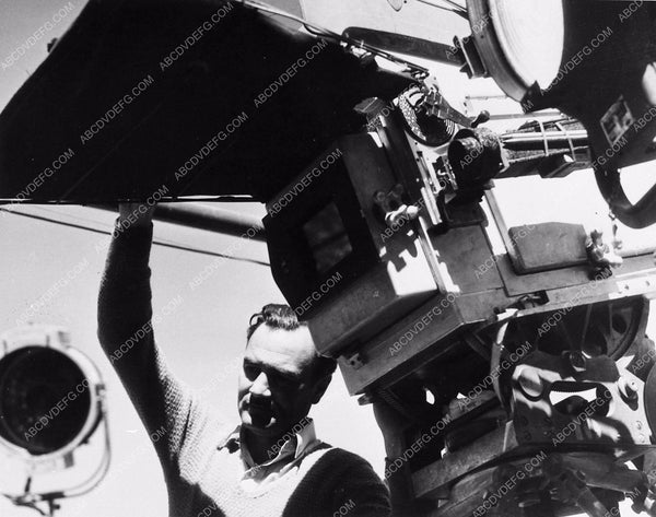 unidentified MGM camerman and studio equipment 1875-29 – ABCDVDVIDEO