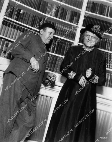 Tod Browning w Lionel Barrymore in drag film The Devil Doll 1885-18