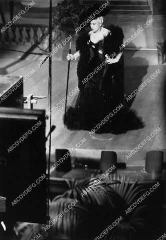 Mae West on stage unknown film 1895-25