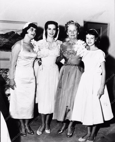 candid Natalie Wood & mom and bridesmaids 1902-14