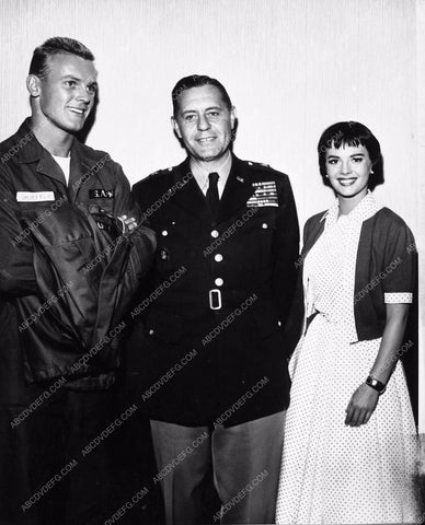 candid Natalie Wood Tab Hunter behind the scenes 1902-35