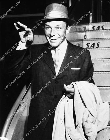 Frank Sinatra getting off an airplane 1904-17