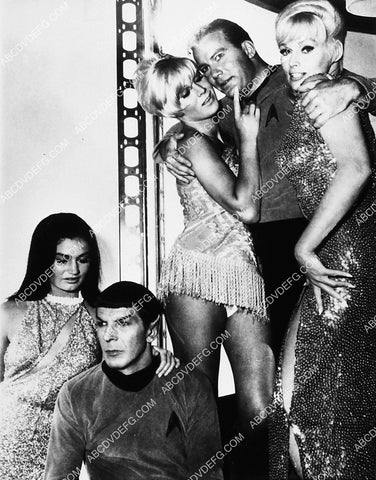Leonard Nimoy William Shatner surrounded by the babes TV Star Trek 1905-12