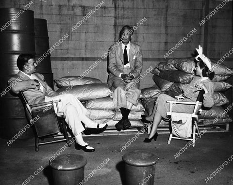 Clark Gable Victor Fleming Greer Garson relax on set film Adventure 1909-02