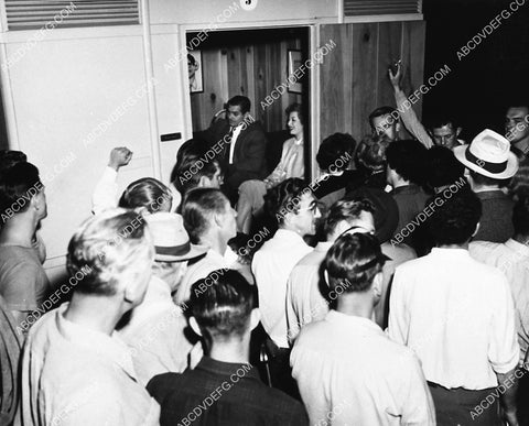 Clark Gable and Greer Garson have mob waiting outside dressing room 1909-07