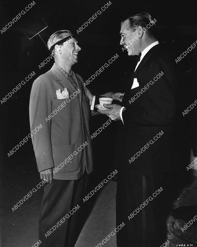 Clark Gable w MGM wardrobe man w weird antenna for his hearing aid 1909-26