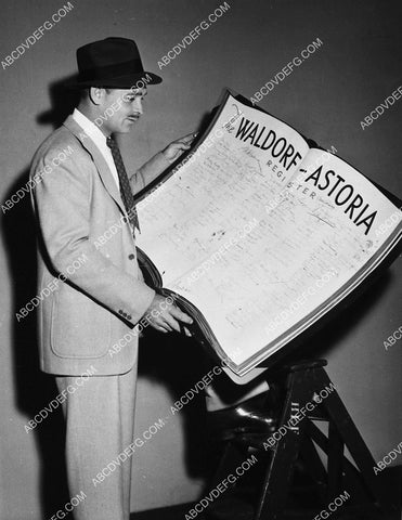 Clark Gable signs registry for Waldorf-Astoria Hotel 1909-28