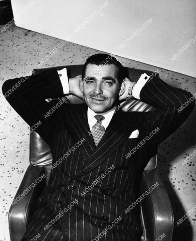 Clark Gable taking it easy for a moment 1909-33