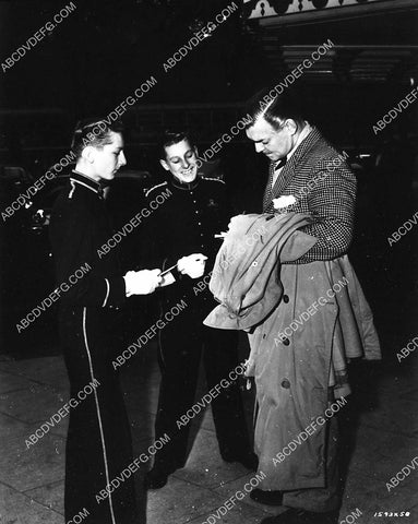 a couple of bell hops get Clark Gable to give them autographs 1909-36