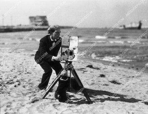 Buster Keaton gets help from monkey w his camera silent film The Camerman 1915-09