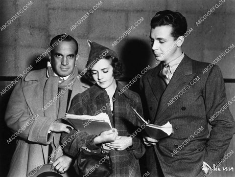 Al Jolson Ruby Keeler Dick Powell go over the script 1915-16