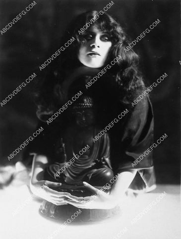 very stylish Theda Bara portrait 1921-26