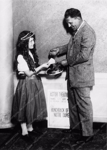 Lon Chaney Sr. getting tickets for Hunchback of Notre Dames 1989-23