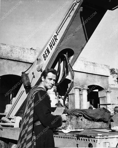 candid Charlton Heston having some lunch on location film Ben-Hur 2001-13