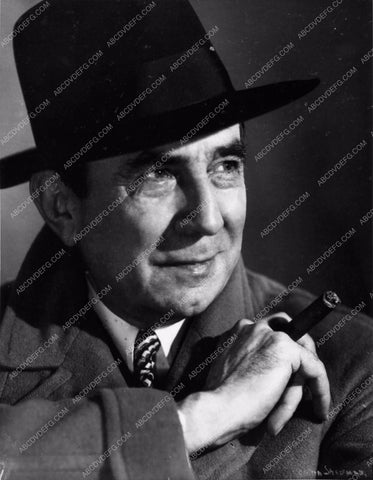 Bela Lugosi great portrait with cigar 2034-23