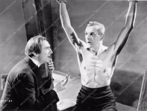 Bela Lugosi ready to skin Boris Karloff in The Black Cat 2037-32