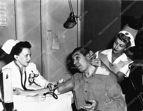 news photo Bela Lugosi gives blood maybe for Red Cross 2041-18