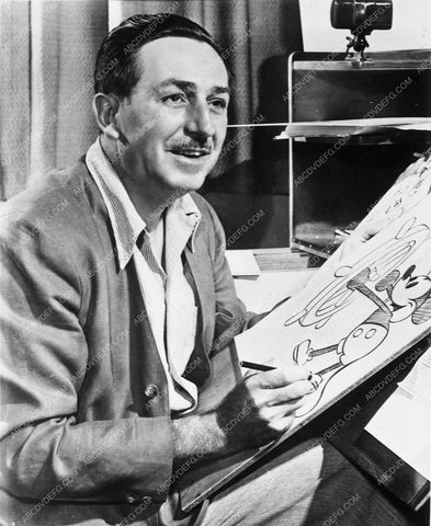 Walt Disney with drawing of Mickey Mouse 2046-29