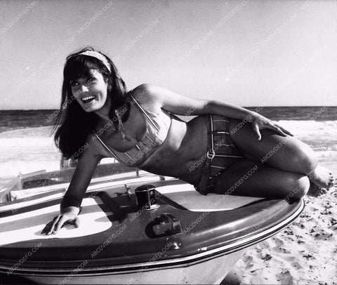 Thunderball sexy girl in swimsuit 2070-11