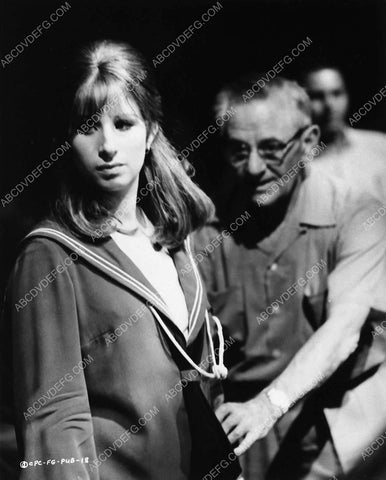 Barbra Streisand William Wyler on set film Funny Girl 2071a-28