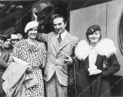 Bela Lugosi and wife Lillian candid 2082-24