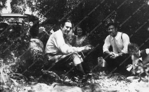 Bela Lugosi candid dining 1910 2086-21