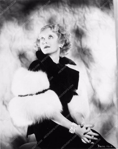 Bette Davis glamourous in fur 2088-14