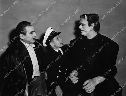 Bela Lugosi & son Glenn Strange on set Abbott & Costello Meet Frankenstein 2093b-27