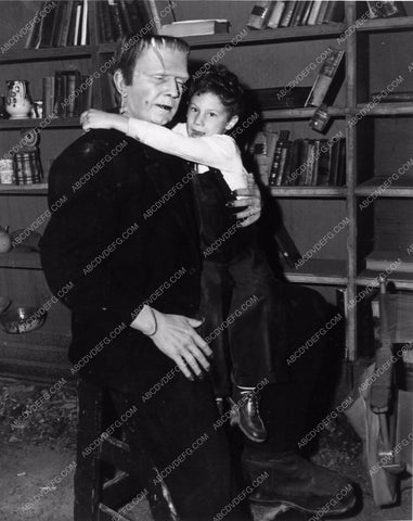 Bela Lugosi as Frankenstein and son 2097-04