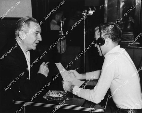 Bela Lugosi giving some young kid an interview 2112-35